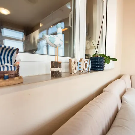 Penthouse Lux Mareta *