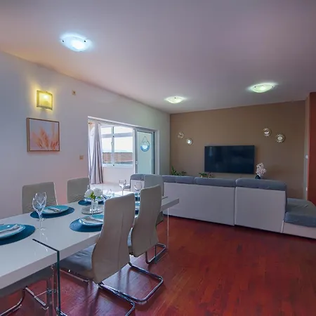 Penthouse Lux Mareta