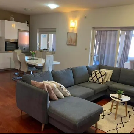 Penthouse Lux Mareta *