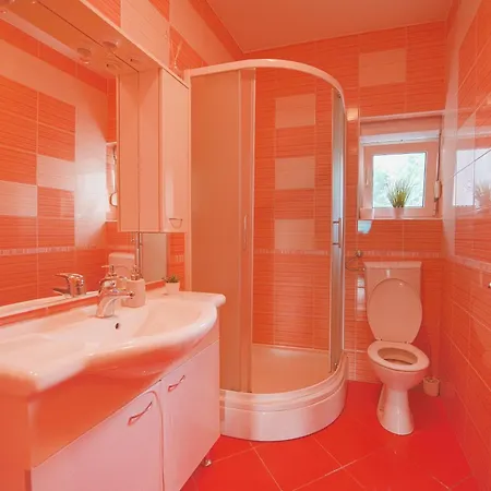 Penthouse Lux Mareta *